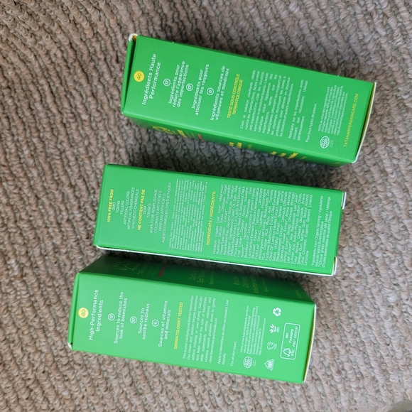 Tata Harper Clarifying Solution in Green Packaging - Picture 3 of 3